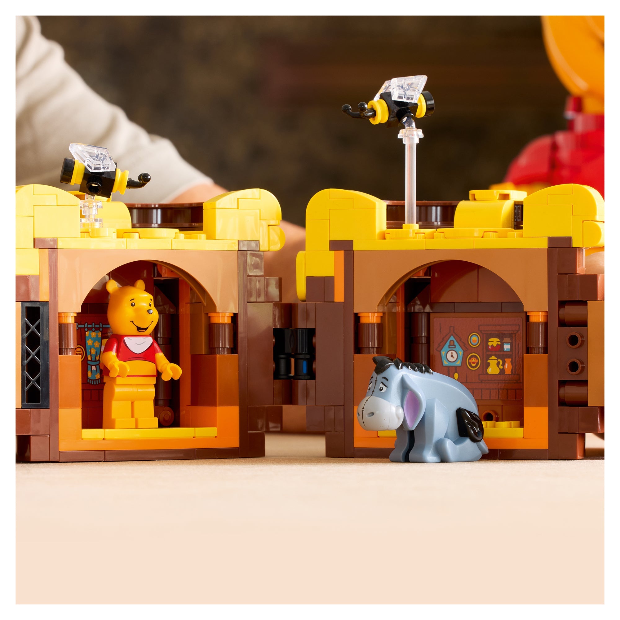 LEGO® Disney Winnie the Pooh Building Set 43300 Pot - Image 6