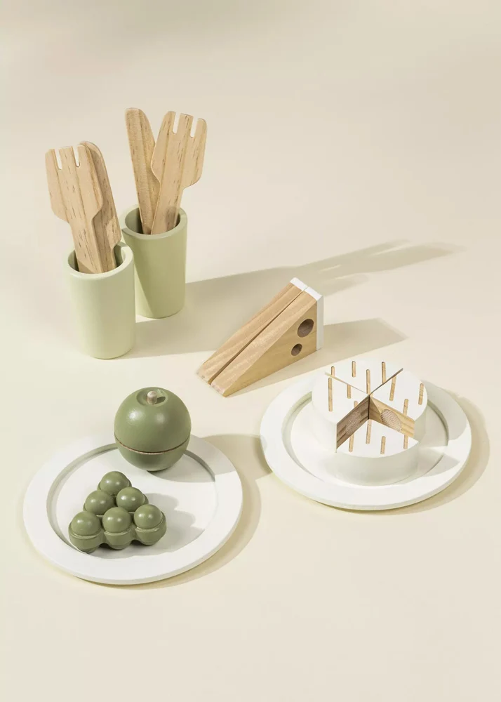 Coco Village Wooden Picnic Playset and Accessories Basket - Image 10
